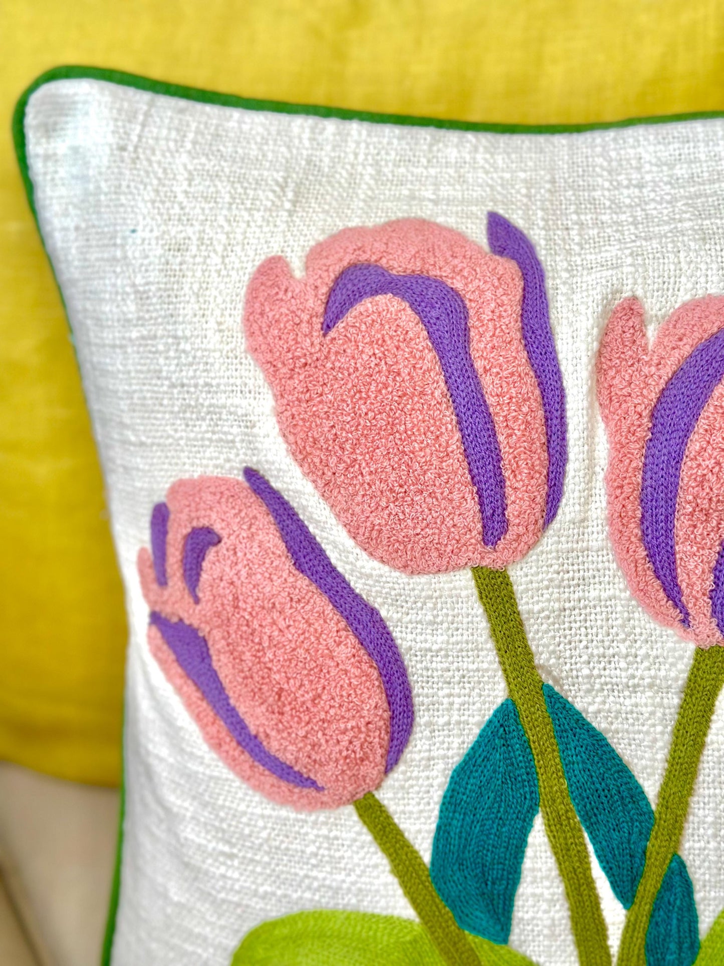 Punch Needle Tulip Pillow, Tufted Floral Cushion, Handmade Textured Cover, Spring Decor, Boho Accent Pillow, Spring Flowers Cushion Cover