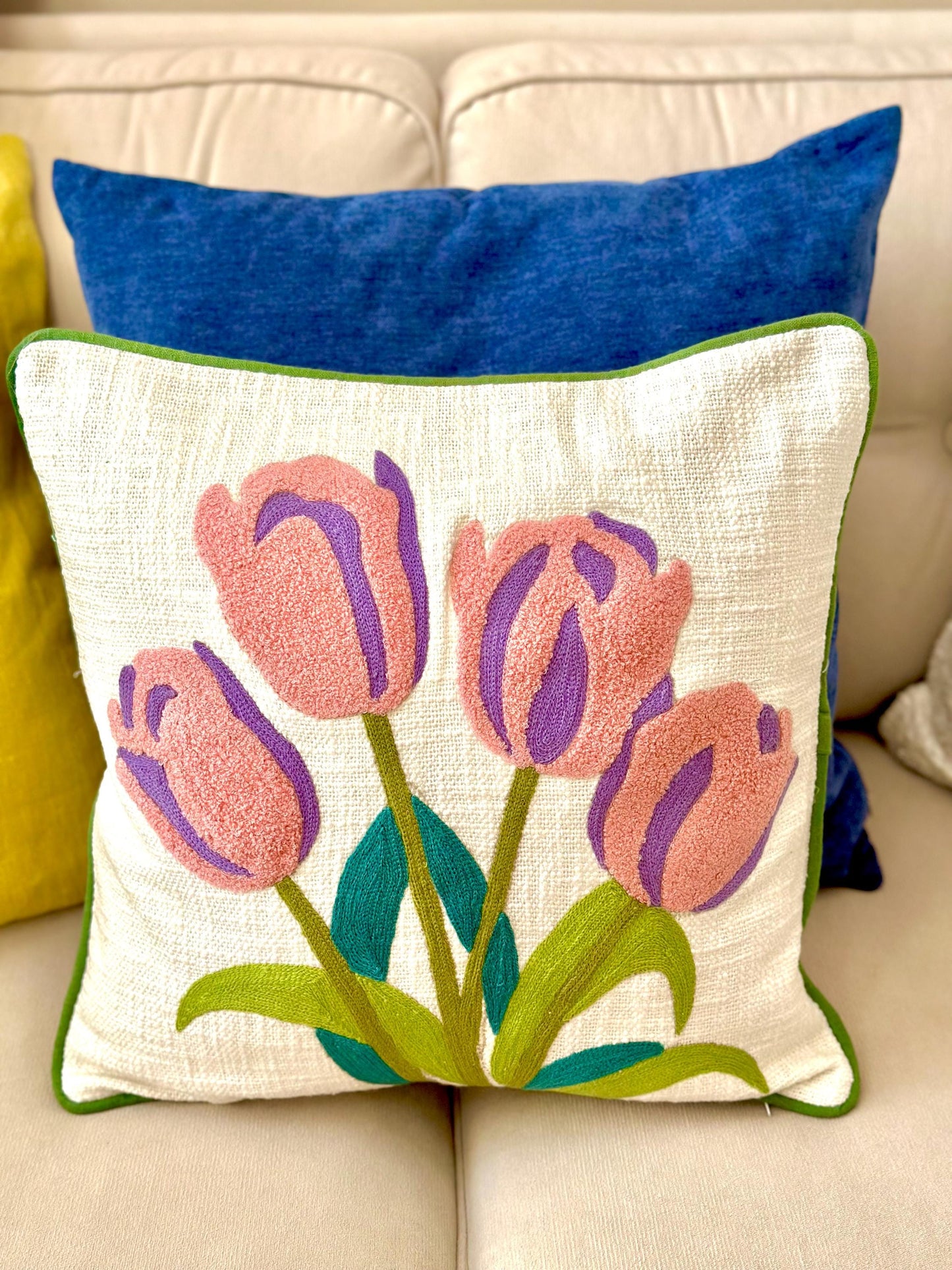 Punch Needle Tulip Pillow, Tufted Floral Cushion, Handmade Textured Cover, Spring Decor, Boho Accent Pillow, Spring Flowers Cushion Cover