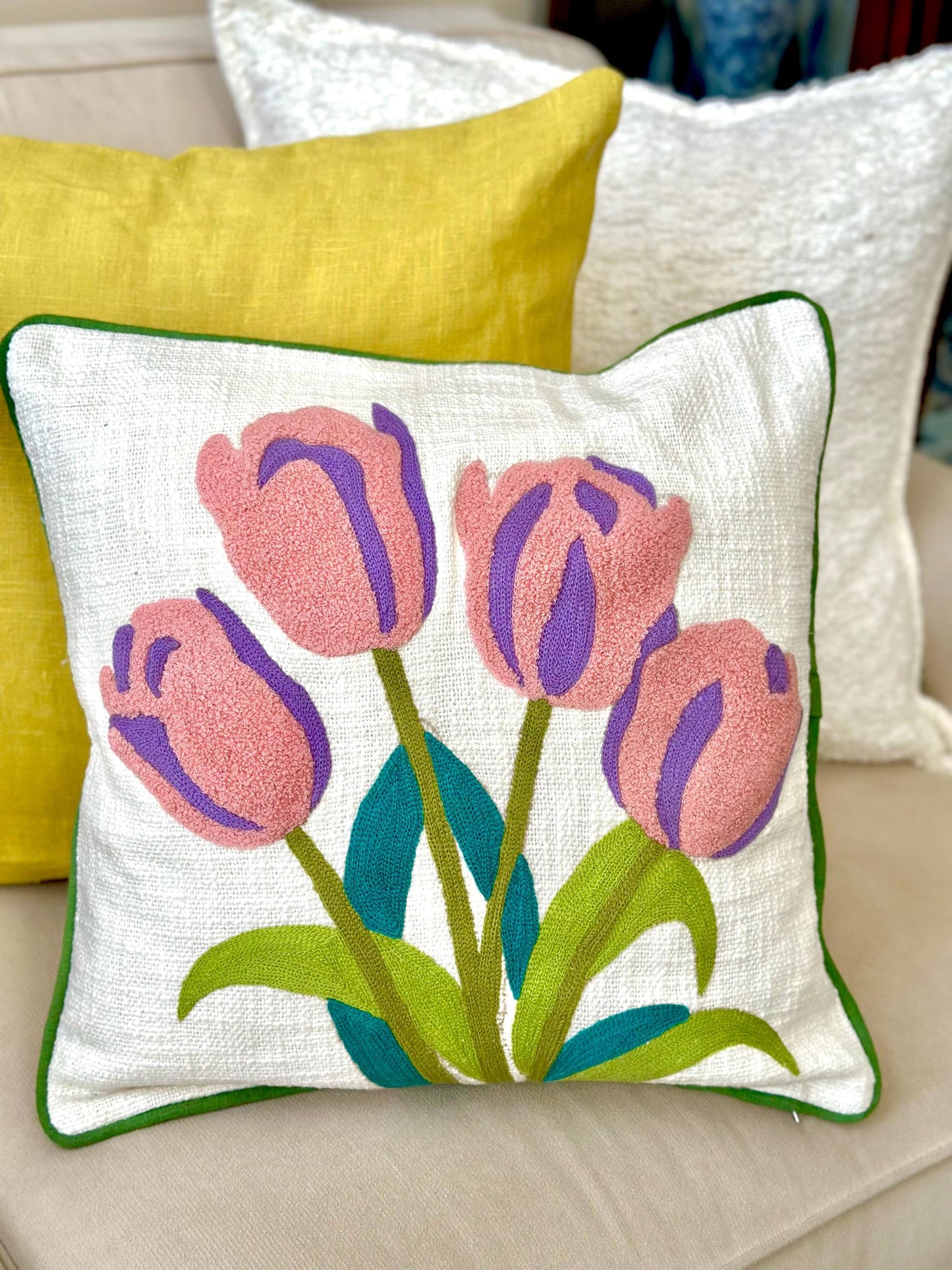 Punch Needle Tulip Pillow, Tufted Floral Cushion, Handmade Textured Cover, Spring Decor, Boho Accent Pillow, Spring Flowers Cushion Cover